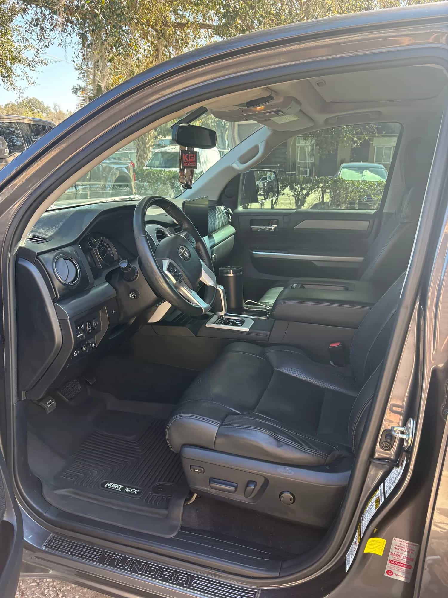 2015 Toyota Tundra - Photo 2