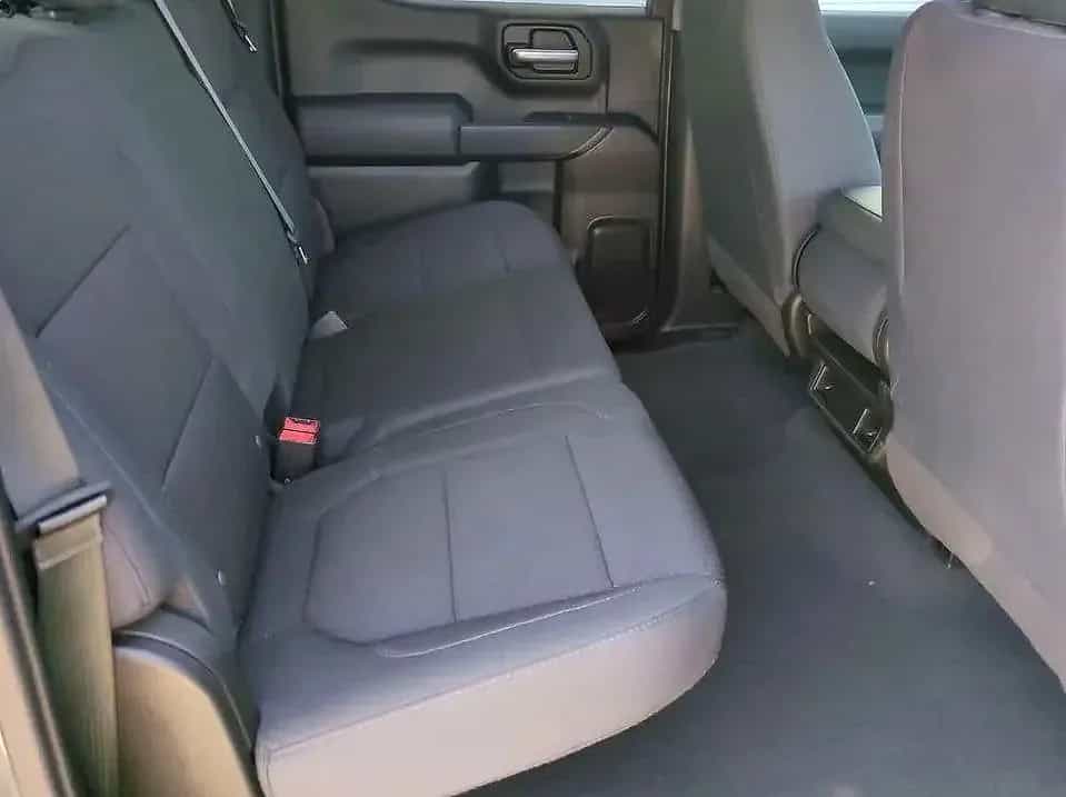 2020 Chevrolet Silverado - Photo 3
