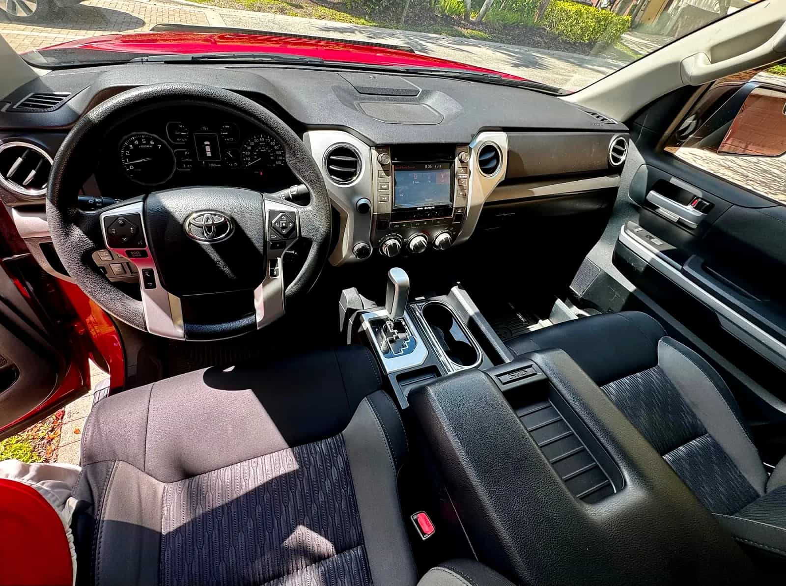 2018 Toyota Tundra - Photo 4