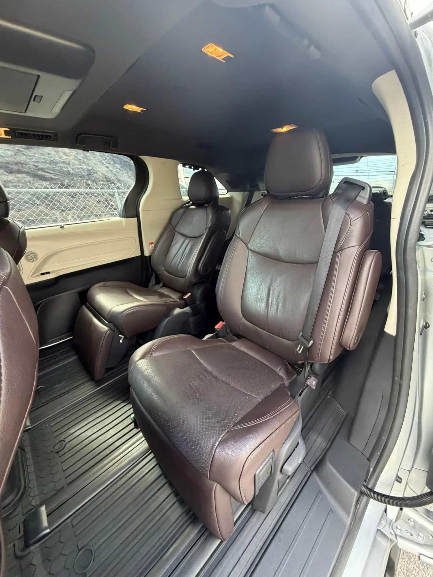 2022 Toyota Sienna - Photo 3