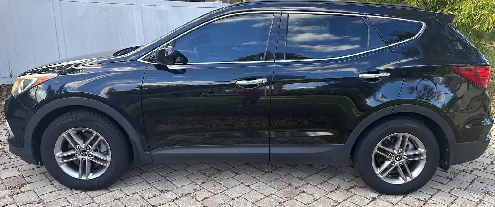 2017 Hyundai Santa Fe - Photo 2