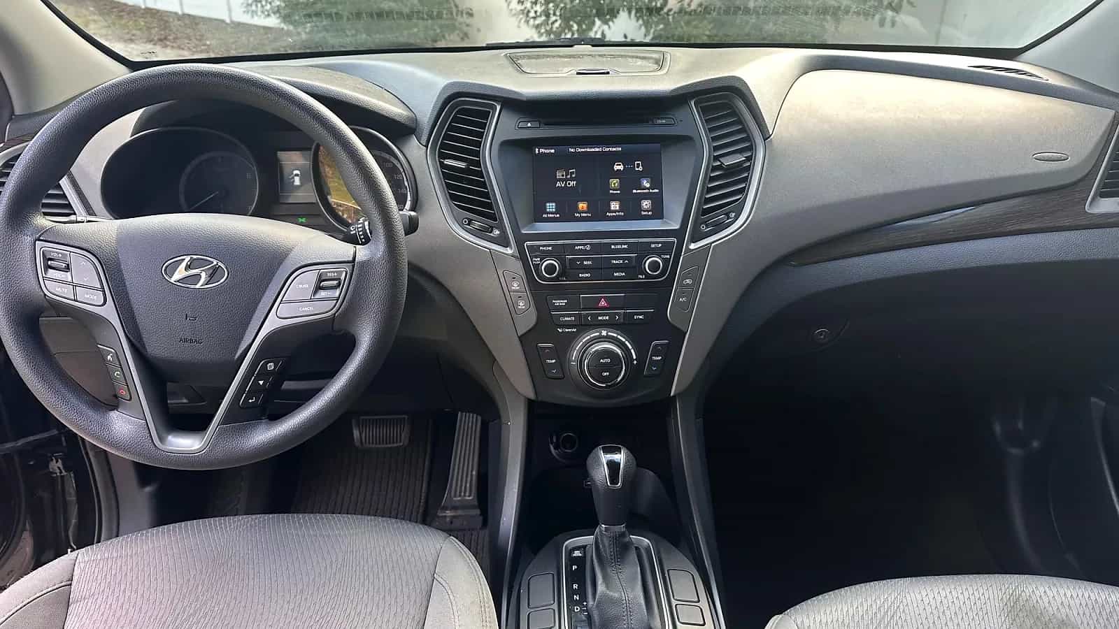2017 Hyundai Santa Fe - Photo 3