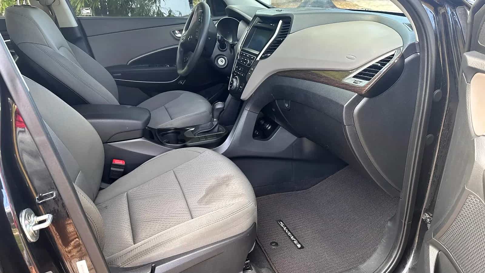2017 Hyundai Santa Fe - Photo 4