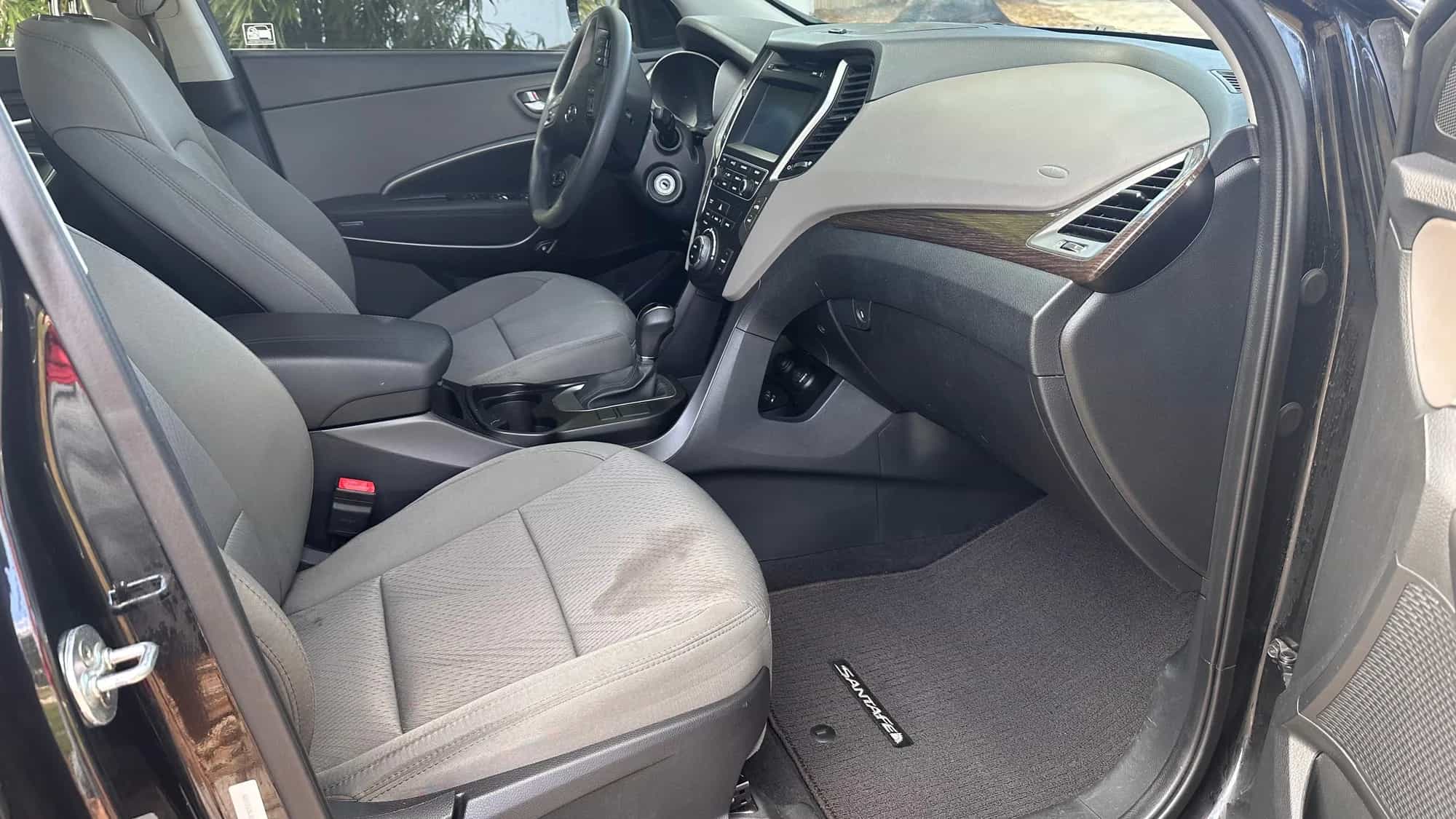 2017 Hyundai Santa Fe - Photo 4
