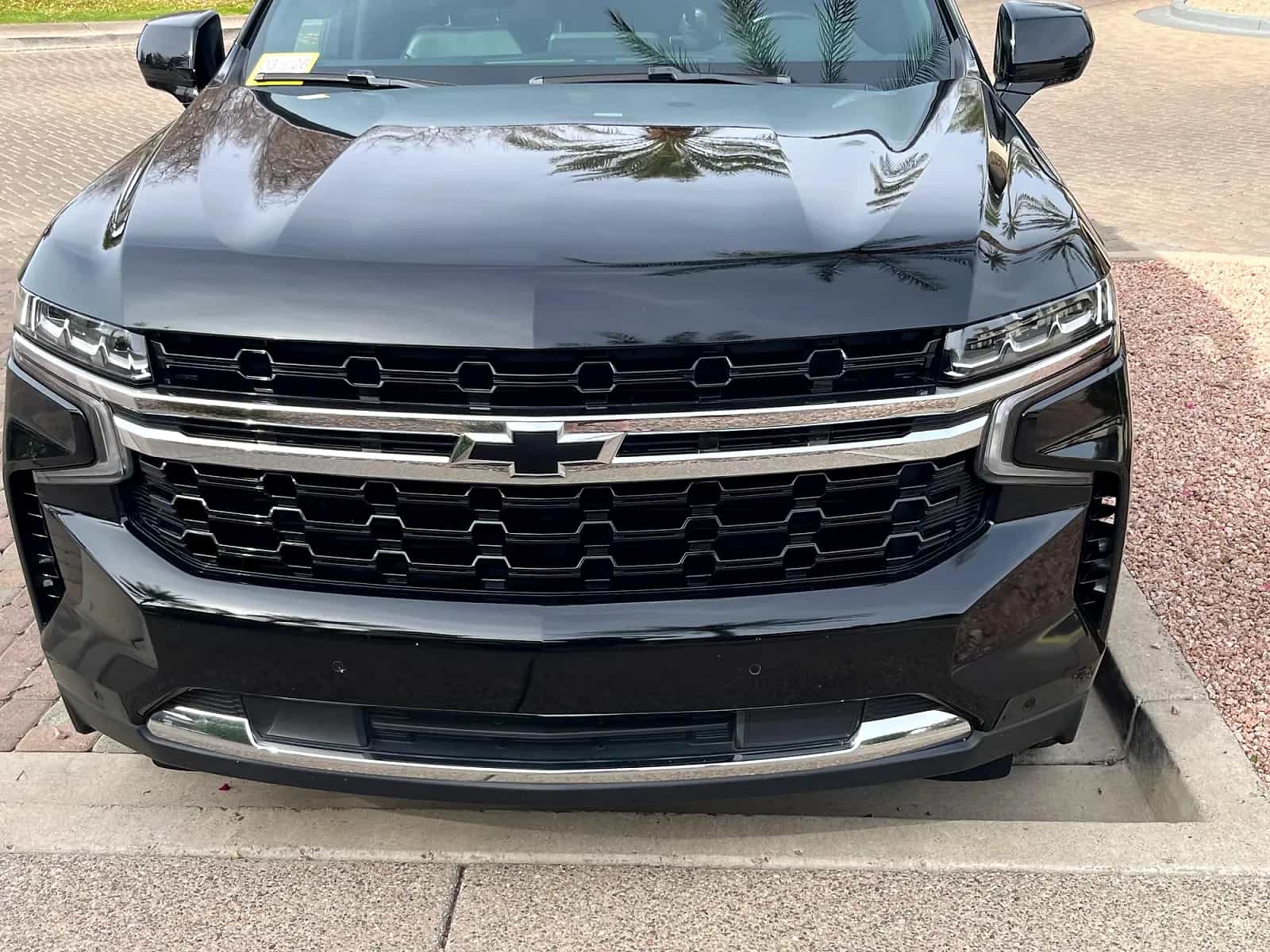 2023 Chevrolet Suburban - Photo 2