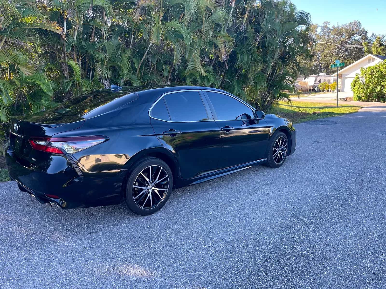 2023 Toyota Camry - Photo 2